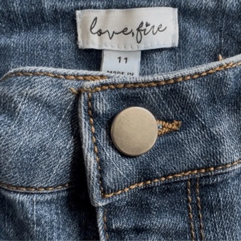 Love Fire High Rise Distressed Cuffed Slim Jeans Womens‎ Size 11 Blue Denim